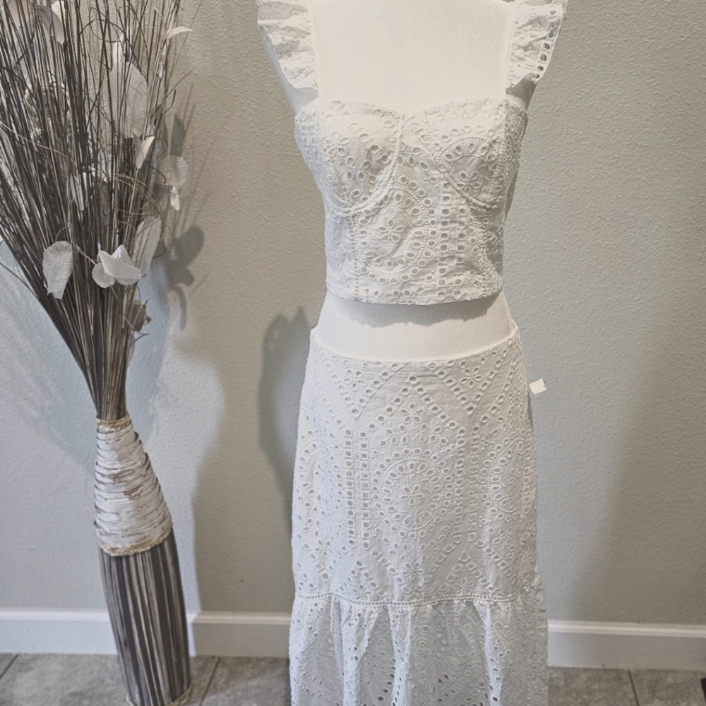 **NWOT** Beautiful White Skirt & Top Set M - Picture 1 of 7